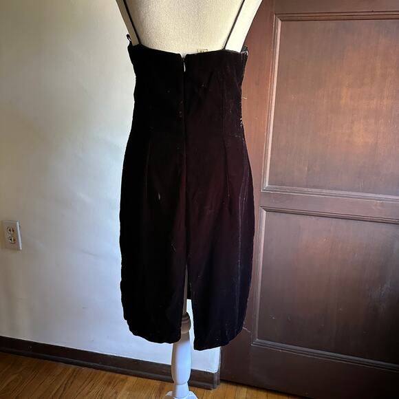80s VINTAGE | Black Velvet Spaghetti Strap Mini Dress | Size 9/10 (Size Medium) - Picture 4 of 10